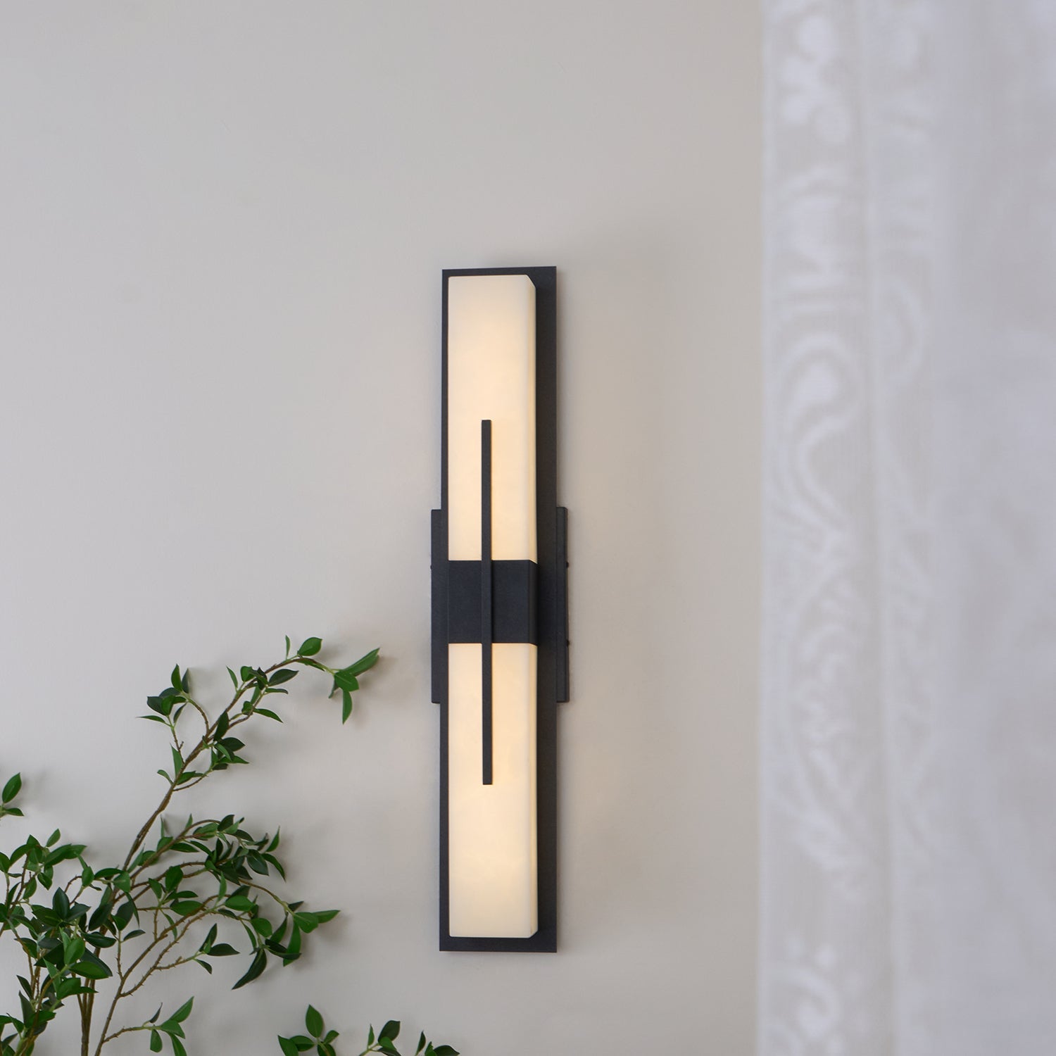 Applique murale extérieure en albâtre Possini – IP65, barre LED puissante
