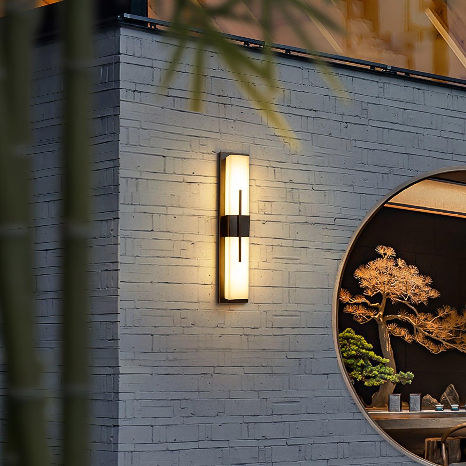 Applique murale extérieure en albâtre Possini – IP65, barre LED puissante