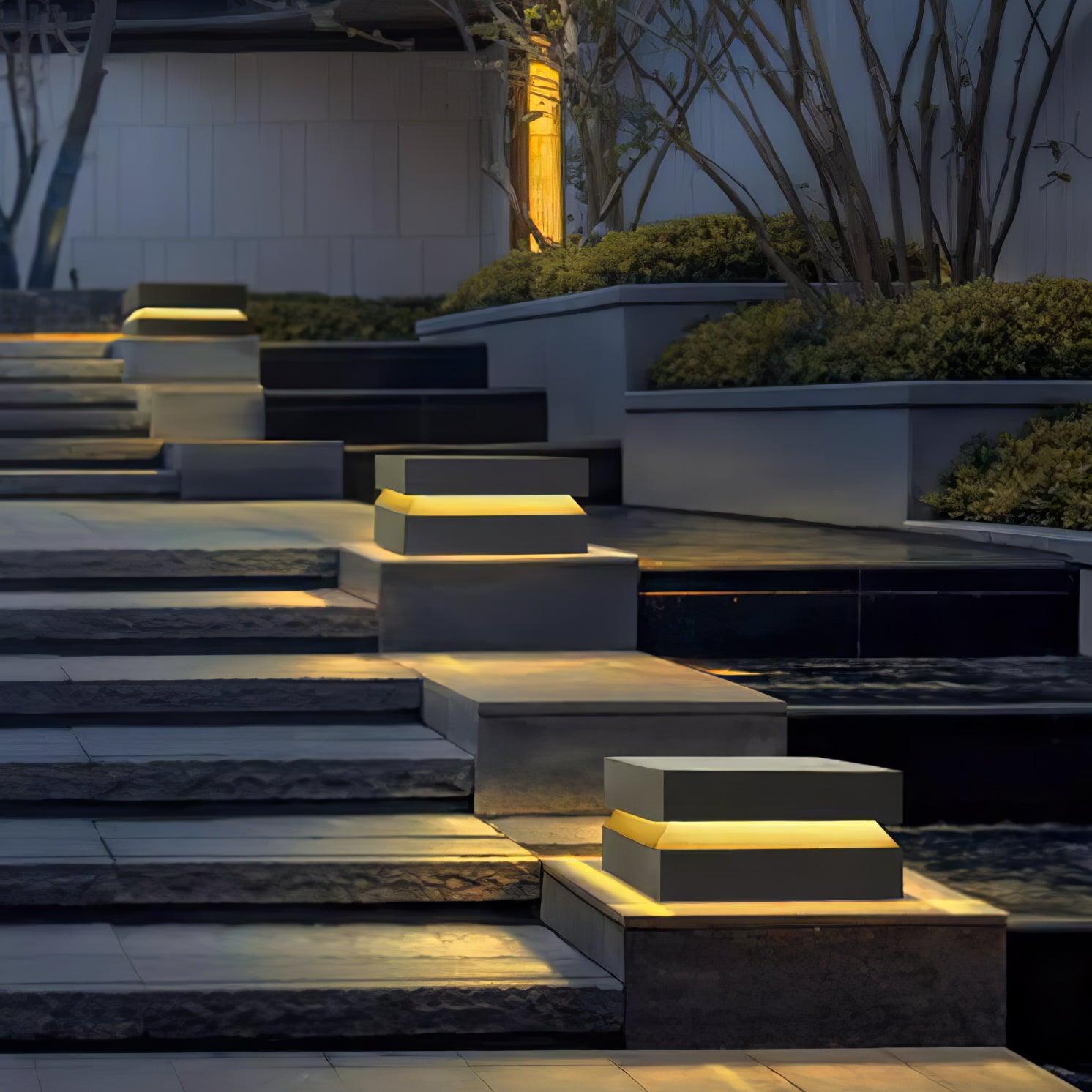 Borne extérieure LED carrée IP65 – résistante aux intempéries, jardin et allée