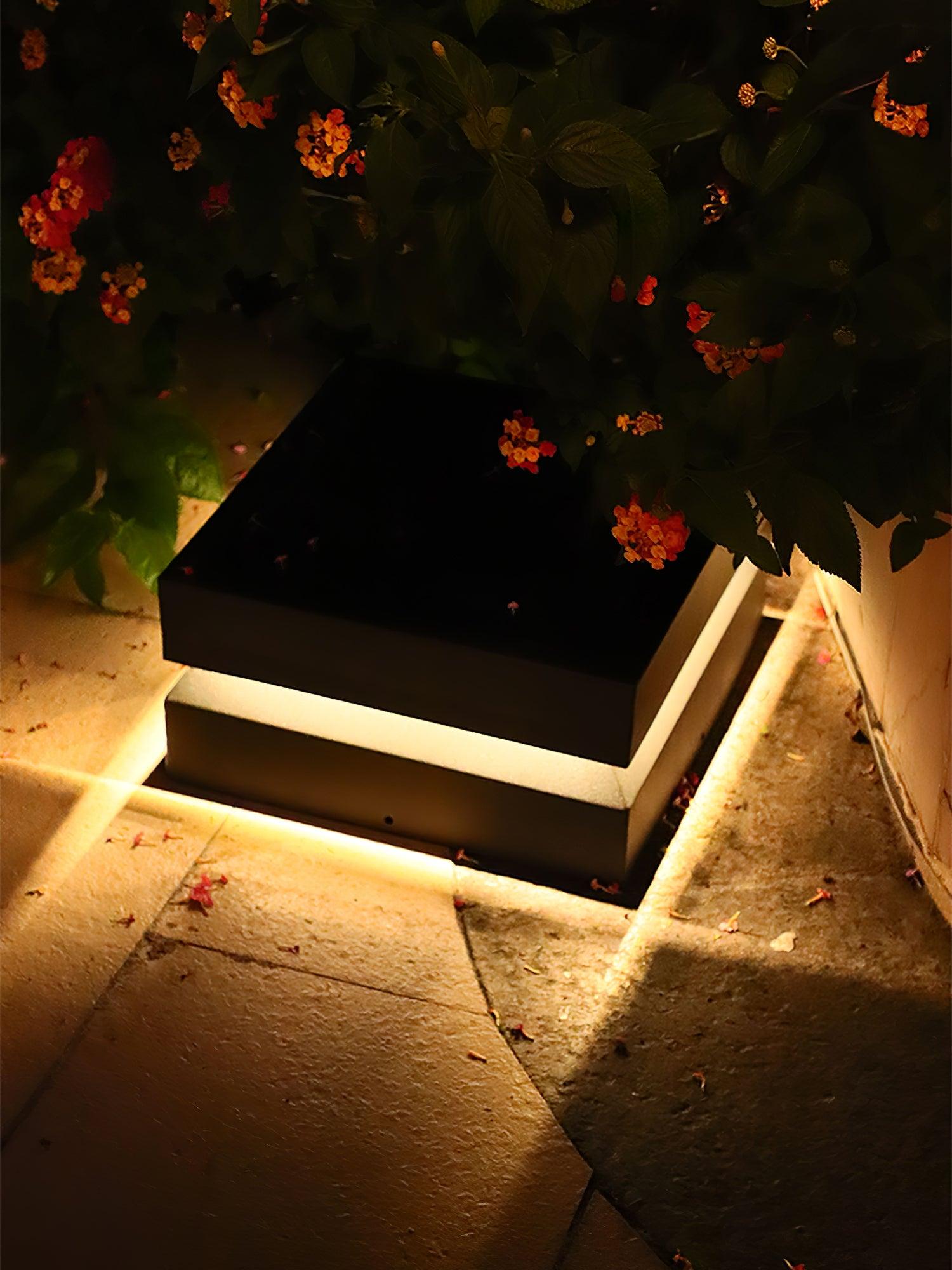 Borne extérieure LED carrée IP65 – résistante aux intempéries, jardin et allée