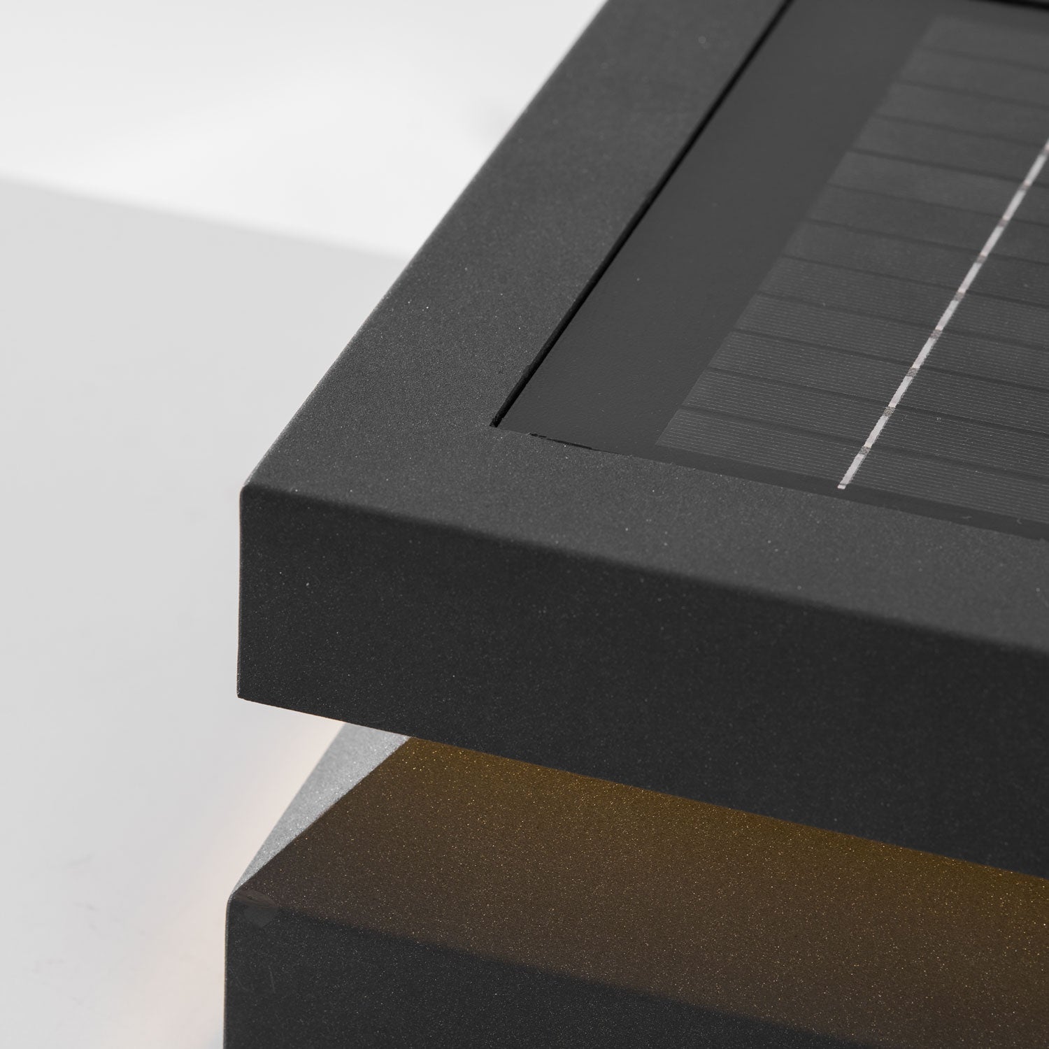 Borne extérieure LED carrée IP65 – résistante aux intempéries, jardin et allée