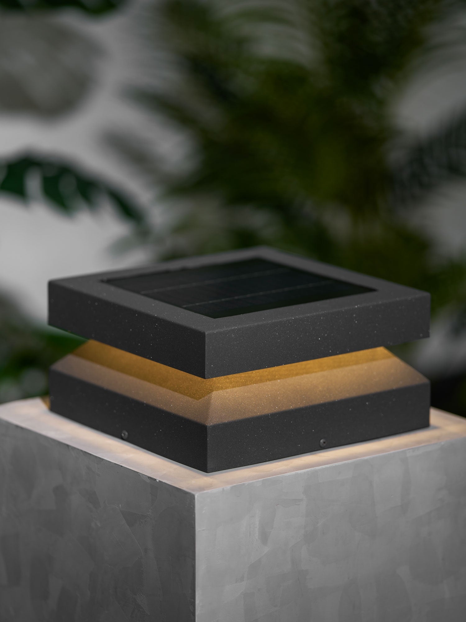 Borne extérieure LED carrée IP65 – résistante aux intempéries, jardin et allée