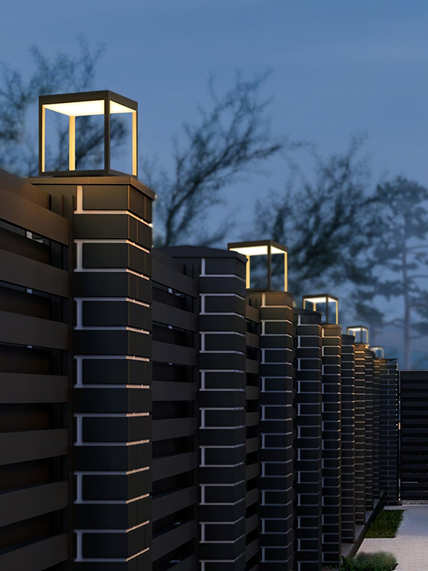 Borne extérieure LED cadre carré – ambiance chaleureuse jardin et terrasse