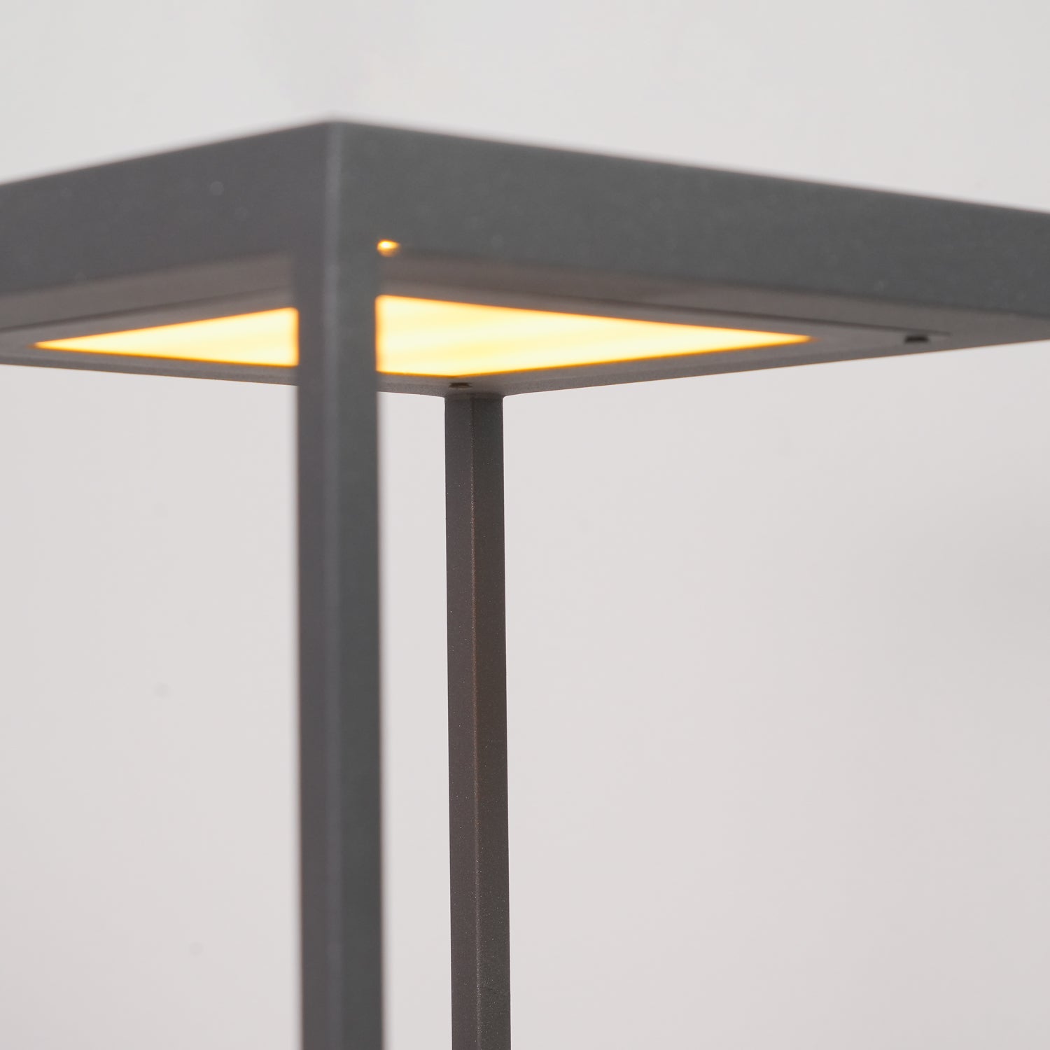 Borne extérieure LED cadre carré – ambiance chaleureuse jardin et terrasse